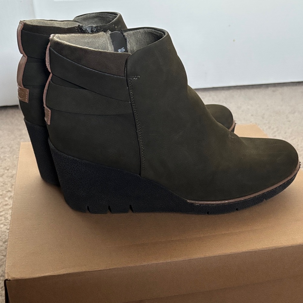 Dr. Scholls Dark Green Wedge Ankle Boots size 8